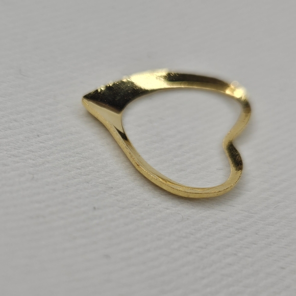 Elegant Gold Heart Pendant - Picture 3 of 6